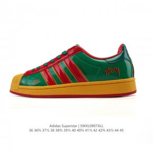 公司级 阿迪达斯 Adidas Superstar 2025年新款鞋子 经典贝壳头系列 新款休闲板鞋潮流男女士运动鞋 。鞋面皮革拼接材质 标志性的贝壳鞋头，简约