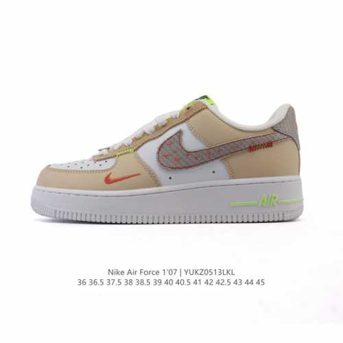 耐克 Nike Air Force 1 '07 Low 空军一号含气垫 低帮百搭厚底增高 小白鞋 休闲运动板鞋。柔软、弹性十足的缓震性能和出色的中底设计，横跨复