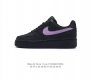 耐克 Nike Air Force 1 '07 Low 空军一号含气垫 低帮百搭厚底增高休闲运动板鞋。柔软、弹性十足的缓震性能和出色的中底设计，横跨复古与现代的