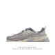 Nike 耐克 V2K Run 减震防滑 复古低帮跑步鞋 超火复古跑鞋，采用太空革组合呼吸网眼布鞋面材质，搭载正确4层组合底模，嵌入tpu加固稳定模块,双层md