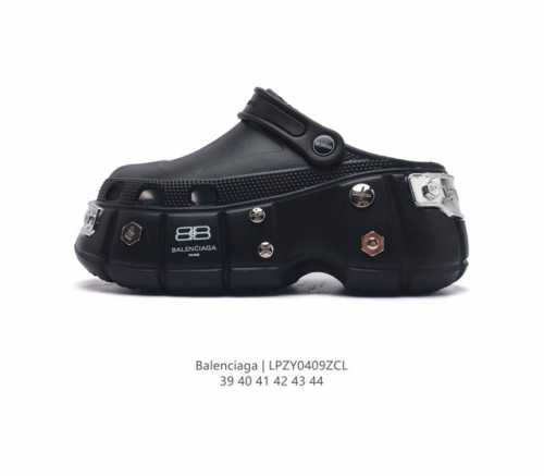 Balenciaga 巴黎世家 男女士厚底增高包头凉拖鞋 沙滩鞋 走秀新款金属柳丁洞洞鞋休闲凉鞋 类型：男鞋 Size：39-44 编码：Lpzy0409Zcl