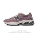 公司级 新百伦 New Balance2010秋冬英产做旧鞋款纯色绒皮鞋 厚底增高老爹鞋。此复刻经典鞋款，加入当下大热的户外元素，以曾经篮球鞋款型式样加以打造鞋
