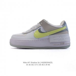 140 Nike 耐克低帮板鞋 空军一号 Af1马卡龙 Af1厚底增高百搭运动板鞋 Nike Air Force 1 “Shadow” 造型设计上与 Sacai