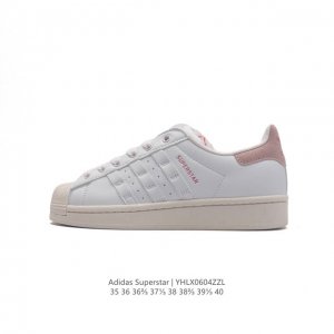 阿迪达斯 Adidas Superstar 三叶草经典贝壳头系列 新款休闲板鞋潮流女士运动鞋 。鞋面柔软皮革材质 标志性的贝壳鞋头，锯齿三条纹，简约的线条。就连