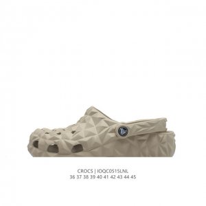 Crocs 沙滩洞洞鞋 男女休闲厚底增高凉拖鞋 卡骆驰杨幂同款 厚底增高凸显大长腿沙滩鞋 选择尺码时 建议选大一码 脚感更舒适 这款没有鞋盒 类型：男女鞋 尺码