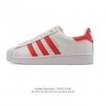 阿迪达斯 Adidas Superstar 三叶草经典贝壳头系列 新款休闲板鞋潮流男女士运动鞋 。鞋面柔软皮革材质 标志性的贝壳鞋头，锯齿三条纹，简约的线条。就