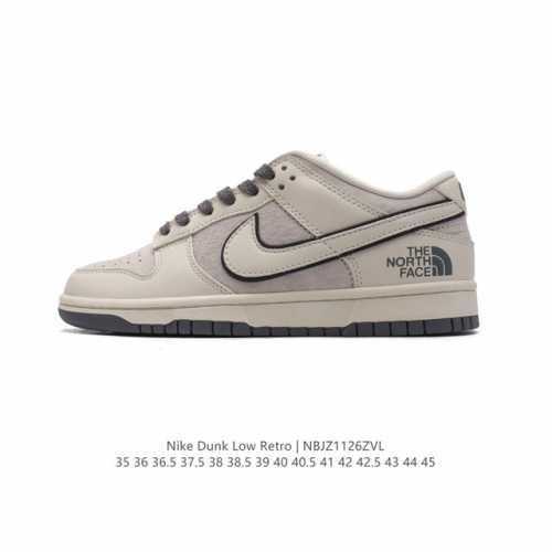 耐克 Nike Dunk Low Retro 运动鞋复古板鞋 Gucci联名。作为 80 年代经典篮球鞋款，起初专为硬木球场打造，后来成为席卷街头的时尚标杆，现