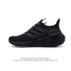 阿迪达斯 爆米花 男女鞋 Adidas Ultraboost 21低帮畅跑缓震回弹跑步运动鞋，Ultraboost 21以全新的外观示人。此次采用全新编制纹理的