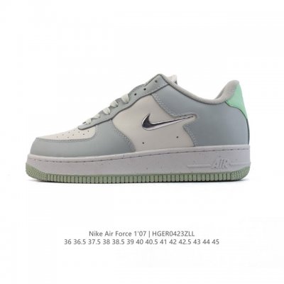 耐克 Nike Air Force 7 Low 空军一号 含气垫 小白鞋 低帮百搭厚底增高休闲运动板鞋。柔软、弹性十足的缓震性能和出色的中底设计，横跨复古与现代