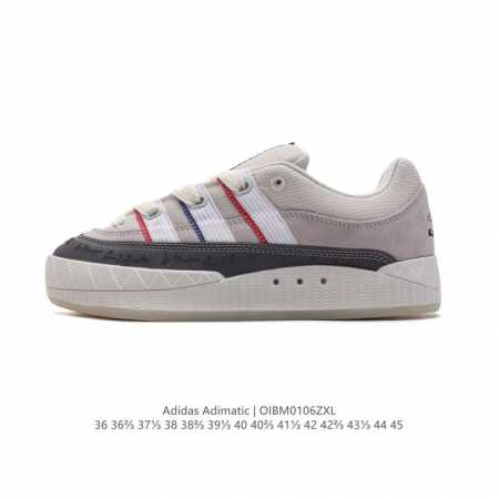 阿迪达斯 Adidas Adimatic 马蒂奇系列低帮复古鲨鱼面包鞋运动休闲滑板板鞋。整个鞋面由牛皮革制成，搭配品牌标志性大尺寸三条纹 Logo，超宽鞋带作为 - 点击图像关闭