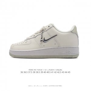 耐克 Nike Air Force 1 '07 Low 空军一号 含气垫 小白鞋 低帮百搭厚底增高休闲运动板鞋。柔软、弹性十足的缓震性能和出色的中底设计，横跨复