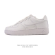 耐克 Nike Air Force 1 '07 Low 空军一号含气垫 低帮百搭厚底增高休闲运动板鞋。柔软、弹性十足的缓震性能和出色的中底设计，横跨复古与现代的