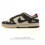 耐克 Nike Dunk Low Retro 运动鞋复古板鞋 2026年新款 马年限定，作为 80 年代经典篮球鞋款，起初专为硬木球场打造，后来成为席卷街头的时