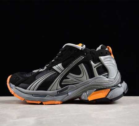 Balenciaga 巴黎世家 Runner 7.5 破坏风 手工做旧款复古老爹鞋w3Rny4018 该款是通过溢胶 做旧 缝线等细节 展示了设计师 Demna - 点击图像关闭