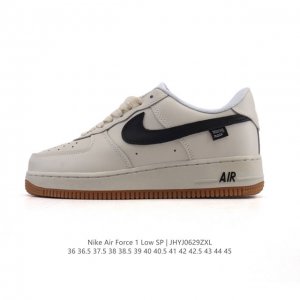 耐克 Nike Air Force 1 '07 Low 空军一号含气垫 小白鞋 低帮百搭厚底增高休闲运动板鞋。柔软、弹性十足的缓震性能和出色的中底设计，横跨复古