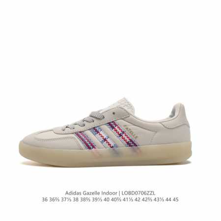 阿迪达斯 Adidas Originals Gazelle Indoor 复古三叶草防滑透明橡胶板鞋经典运动鞋。这款经典鞋,忠于原版设计,缀撞色三条纹和鞋跟饰片 - 点击图像关闭