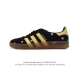阿迪达斯 Adidas Originals Gazelle Indoor复古三叶草防滑透明橡胶板鞋经典运动鞋。这款经典鞋,忠于原版设计,缀撞色三条纹和鞋跟饰片。