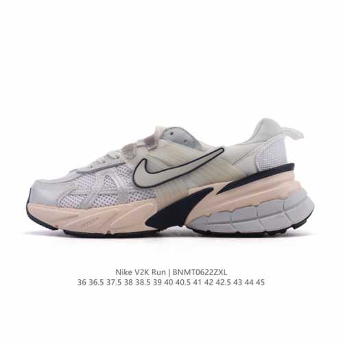 Nike 耐克 V2K Run 减震防滑 复古低帮运动跑步鞋 超火复古跑鞋，采用太空革组合呼吸网眼布鞋面材质，搭载正确4层组合底模，嵌入Tpu加固稳定模块,双层