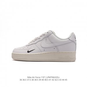耐克 Nike Air Force 1 '07 Low 空军一号含气垫 低帮百搭厚底增高休闲运动板鞋。柔软、弹性十足的缓震性能和出色的中底设计，横跨复古与现代的