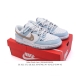 200 耐克 Nike Dunk Low Retro 运动鞋复古解构绑带板鞋 双鞋带。作为 80 年代经典篮球鞋款，起初专为硬木球场打造，后来成为席卷街头的时尚