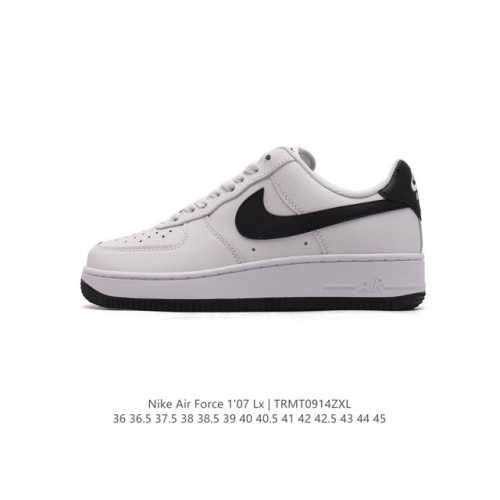 耐克 Nike Air Force 1 '07 Low 空军一号含气垫 低帮百搭厚底增高休闲运动板鞋 小白鞋 。柔软、弹性十足的缓震性能和出色的中底设计，横跨复