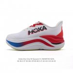 公司级 Hoka One One推出全新路跑训练鞋款Skyward X厚底增高运动老爹鞋，助力跑者轻松开跑。Hoka推出了一款定位于顶级缓震的现象级跑鞋 Sky