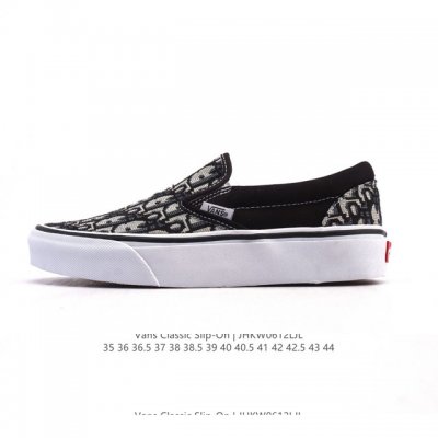 万斯 Vans 中性Classic Slip-On 帆布鞋 硫化板鞋 休闲低帮 运动鞋。Vans的棋盘格鞋款千千万，但Slip-On系列绝对是经典中的经典，松弛