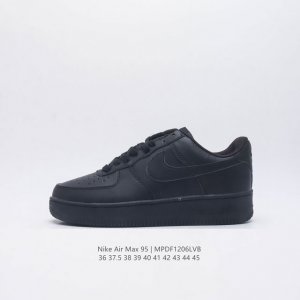 耐克 Nike Air Force 1 ’07 空军一号af1 低帮百搭休闲运动板鞋。 柔软、弹性十足的缓震性能和出色的中底设计，横跨复古与现代的外型结合，造就