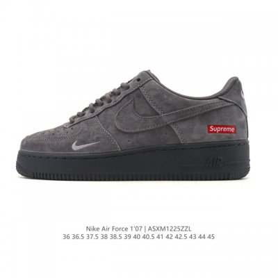 耐克 Nike Air Force 1 '07 Low 空军一号含气垫 低帮百搭厚底增高休闲运动板鞋。柔软、弹性十足的缓震性能和出色的中底设计，横跨复古与现代的