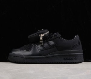 Prada x Ad Originals Forum Low GY7043 人气单品 经典复古篮球鞋 随鞋附带的收纳包 精致的金属拉链和标牌尽显精致感 低调奢