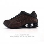 新品 耐克 Nike Shox R4 科技感运动鞋。金属质感鞋面 + 超大气柱 球鞋！Nike Shox R4上脚超炫酷Nike Shox R4十年经典鞋款，复