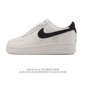 耐克 Nike Air Force 1 '07 Low 空军一号含气垫 小白鞋 低帮百搭厚底增高休闲运动板鞋。柔软、弹性十足的缓震性能和出色的中底设计，横跨复古