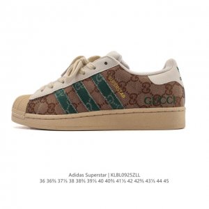 Adidas 阿迪达斯 三叶草 Forum Low 男女运动板鞋。英文的“Forum”，是进行表达的场所，在这里，可以释放自己的热情，阐述自己的观点。1984年