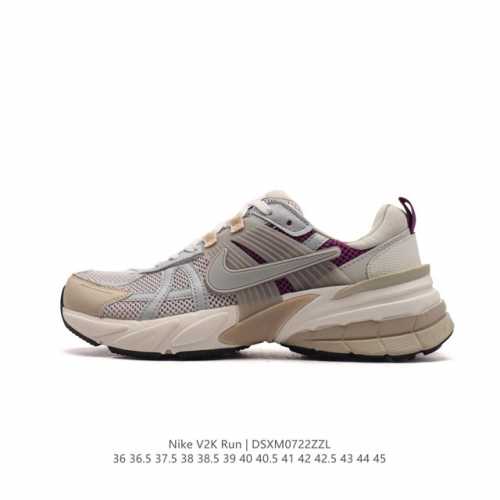 Nike 耐克 V2K Run 减震防滑 复古低帮跑步鞋 超火复古跑鞋，采用太空革组合呼吸网眼布鞋面材质，搭载正确4层组合底模，嵌入tpu加固稳定模块,双层md