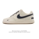 公司级 耐克Nike Court Vision Low 校园风低帮复古篮球板鞋运动鞋。延续80年代复古篮球鞋，添加学院风细节。皮革组合鞋面，利落风格，重现复古篮