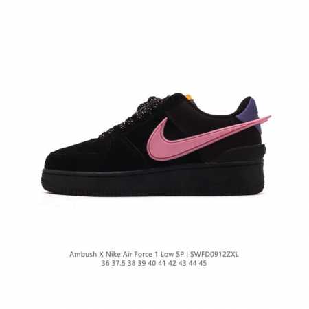耐克 空军一号 Af1 低帮休闲板鞋 Ambush X Nk Air Force 7 Low Sp 空军一号联名标志性的swoosh延伸至鞋跟之外，鞋舌和鞋垫上 - 点击图像关闭