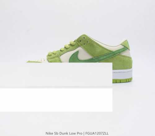 耐克 Nike Sb Dunk Low Pro 男 女滑板鞋 经典复古运动鞋 采用低帮设计，塑就经典 Dunk 风格。鞋垫后跟搭载 Zoom Air 气垫，加衬