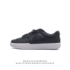 耐克nike Sb Force 58 运动滑板鞋。这是一款将前沿创新带入街头的单品，它具有硫化杯底，具有出色的耐用性和灵活性。使用柔软皮革和帆布拼接，在饰面上放