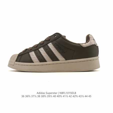 阿迪达斯 Adidas Superstar 2025年新款鞋子 经典贝壳头系列 新款休闲板鞋潮流男女士运动鞋 。鞋面皮革拼接材质 标志性的贝壳鞋头，简约的线条。 - 点击图像关闭