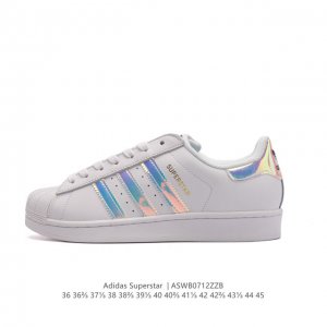 阿迪达斯 Adidas Superstar 三叶草经典贝壳头系列 新款休闲板鞋潮流男女士运动鞋 。鞋面柔软皮革材质 标志性的贝壳鞋头，锯齿三条纹，简约的线条。就