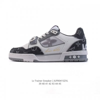 Lv Skate Sneaker 路易威登 2025年新款运动板鞋 蛇年限定 春夏秀场初次亮相，此次以粒面牛皮革焕新呈现。加垫鞋领和鞋舌援引滑板鞋设计，科技鞋带