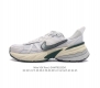 Nike 耐克 V2K Run 减震防滑 复古低帮跑步鞋 超火复古跑鞋 采用太空革组合呼吸网眼布鞋面材质 搭载正确4层组合底模 嵌入tpu加固稳定模块,双层md