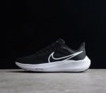 NK Air Zoom Pegasus 39 针织透气 登月39代 黑百 兼顾迅疾外观和稳固脚感 后跟覆面和中足动态支撑巧妙融合 缔造稳定顺畅的迈步体验 货号