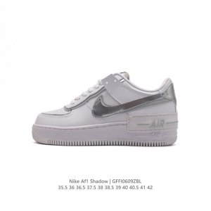 Nike 耐克低帮板鞋 空军一号 Af1马卡龙 Af1厚底增高百搭运动板鞋 Nike Air Force 1 “Shadow” 造型设计上与 Sacai X N