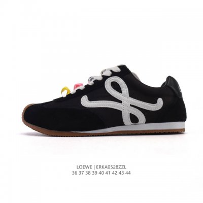 loewe 罗意威 Ballet Runner 皮革织物拼接 简约圆头 系带 低帮 运动休闲鞋这双鞋是Loewe新发布的Ballet Runner 2.0 被誉