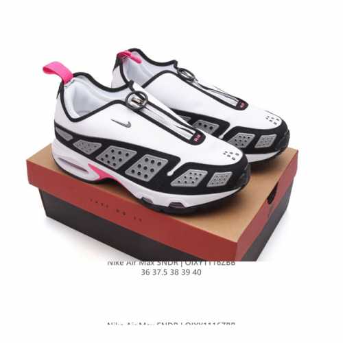 公司级 耐克 Max Snrd 气垫缓震运动跑步鞋 創新 Air Max Sndr 自 1999 年便走在時代尖端，如今強勢回歸，氣勢更勝以往。從鞋跟處的穩固貼