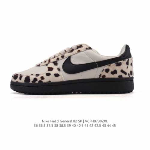 耐克烽火Nike Field General 82 Sp 低帮复古篮球鞋 这款专为烤架战士设计的运动鞋采用 1982 年经典的配色，采用皮革和弹道尼龙鞋面结构，