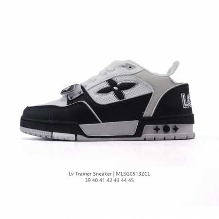 lv Skate Sneaker 路易威登 2025年新款运动板鞋 蛇年限定 春夏秀场初次亮相，此次以粒面牛皮革焕新呈现。加垫鞋领和鞋舌援引滑板鞋设计，科技鞋带 - 点击图像关闭