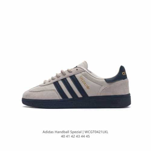 阿迪达斯 Adidas Handball Spezial 三叶草学院风复古休闲板鞋 德训鞋 橡胶底柔软皮革经典运动鞋男士板鞋。圆头、缝合拼接设计、正面绑带、鞋舌