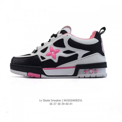 Lv Skate Sneaker 路易威登 2025年新款运动板鞋 蛇年限定 春夏秀场初次亮相，此次以粒面牛皮革焕新呈现。加垫鞋领和鞋舌援引滑板鞋设计，科技鞋带
